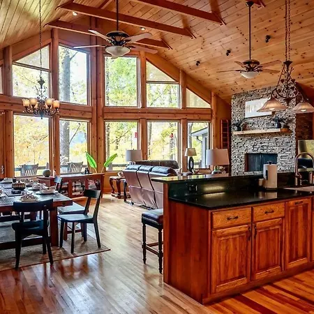 Serene Green - Fire Pit, Hot Tub, Grill, Big Deck